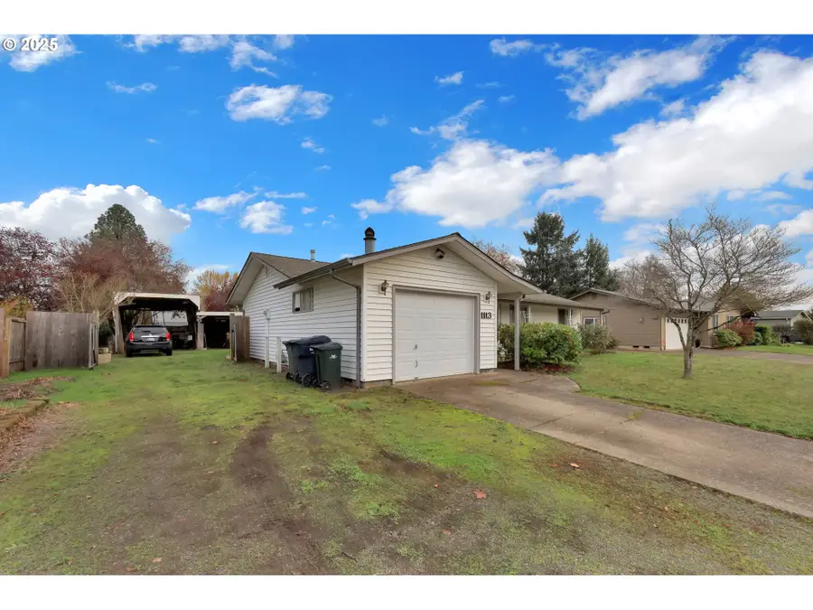 1113 Candlelight Dr, Eugene, OR 97402 - Image #2