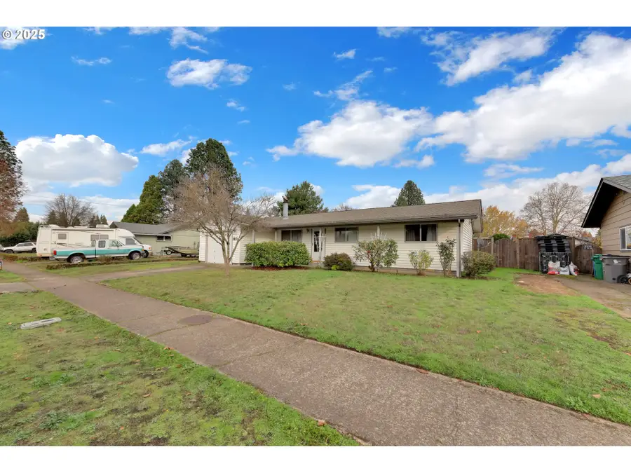 1113 Candlelight Dr, Eugene, OR 97402 - Image #3