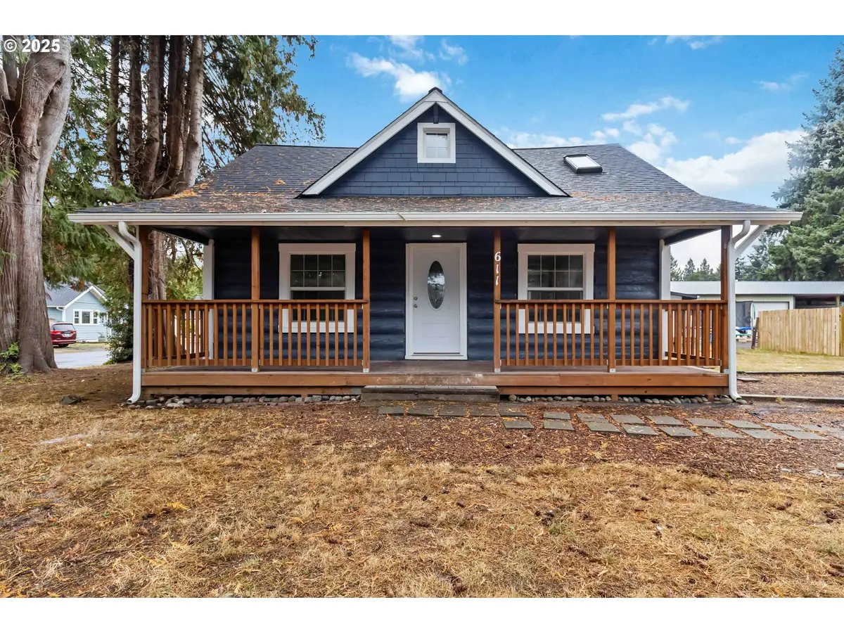 611 NE Pioneer Ave, Castle Rock, WA 98611 - Image #1