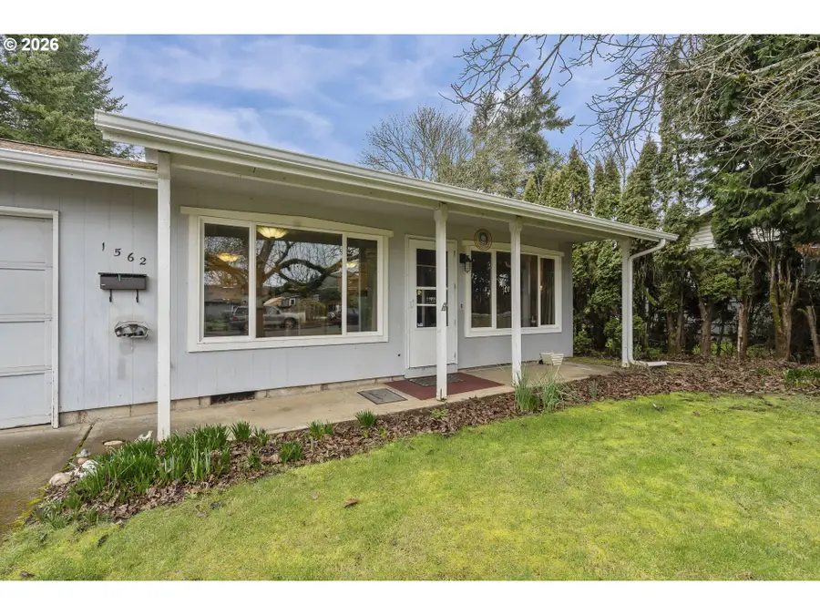 1562 SW Levens St, Dallas, OR 97338 - #2