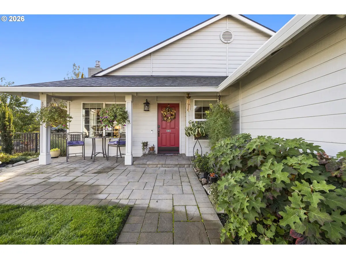 1208 Independence Ct, Woodburn, OR 97071 - #1