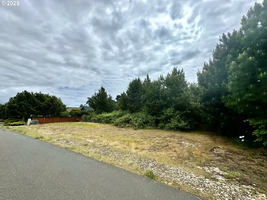 Lake Point Dr #23, Florence, OR 97439 - Image #2