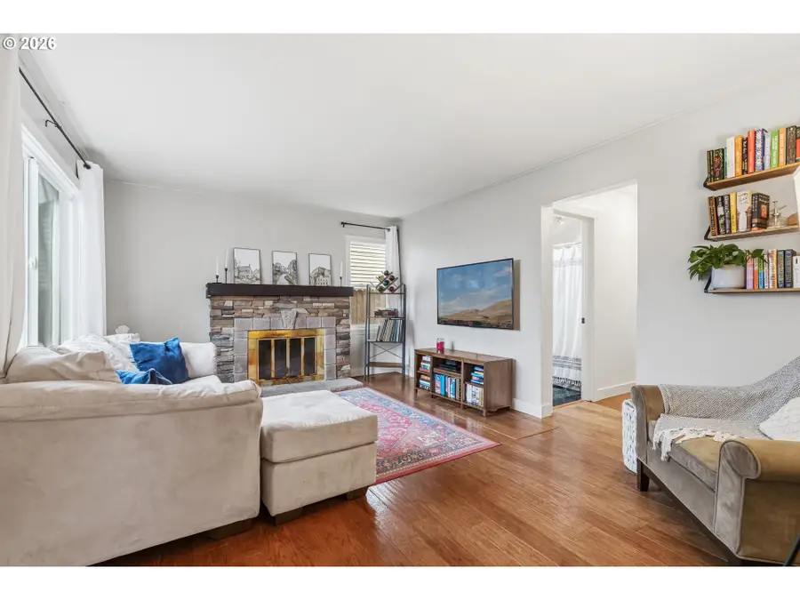 1620 E 13th Pl, The Dalles, OR 97058 - #2