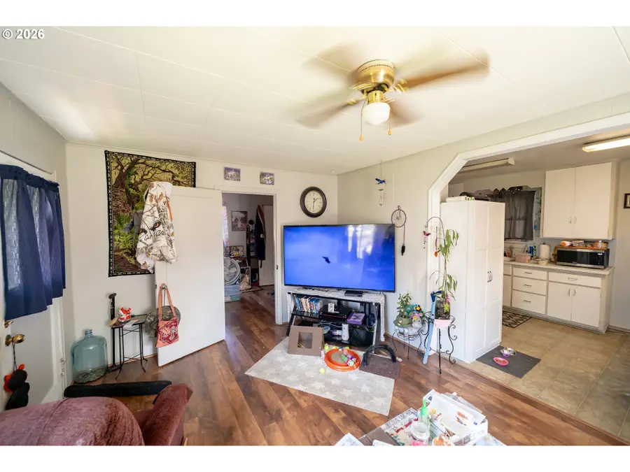 1450 SW Ninth St, Dallas, OR 97338 - #2