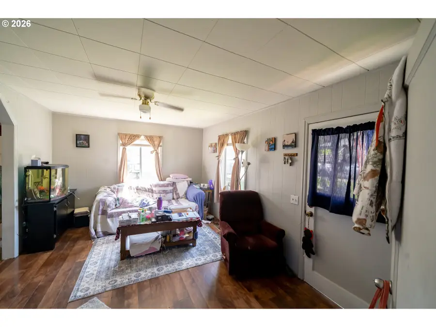 1450 SW Ninth St, Dallas, OR 97338 - #3