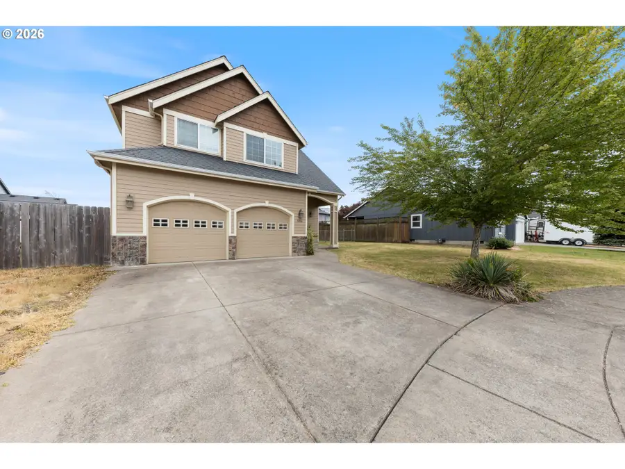 886 N 7th St, Harrisburg, OR 97446 - #2