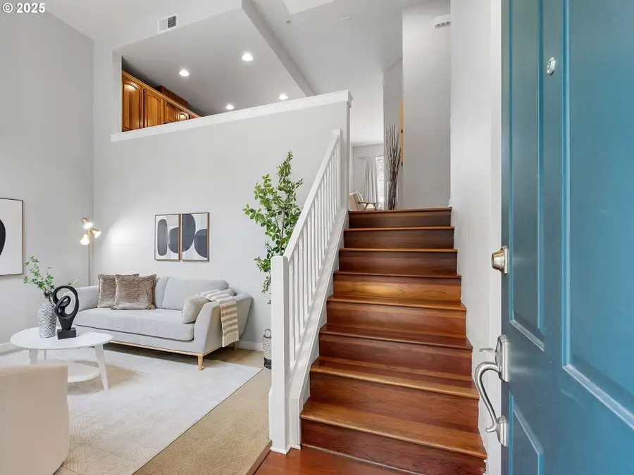 2616 SW Hume Ct, Portland, OR 97219 - Image #2