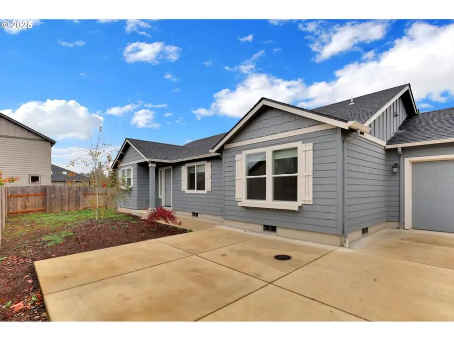 1632 Dotie Dr, Springfield, OR 97477 - Image #2