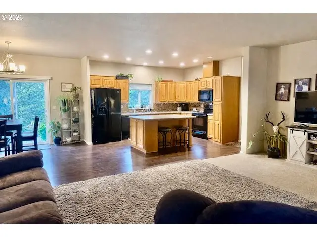 345 Debbie Ct, Glide, OR 97443 - Image #2