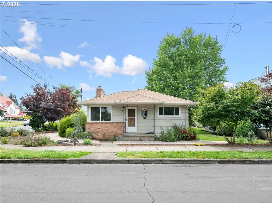303 Mill St, Silverton, OR 97381 - #2