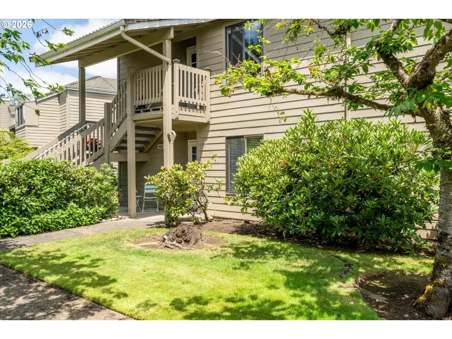 1922 Lake Isle Dr, Eugene, OR 97401 - #2