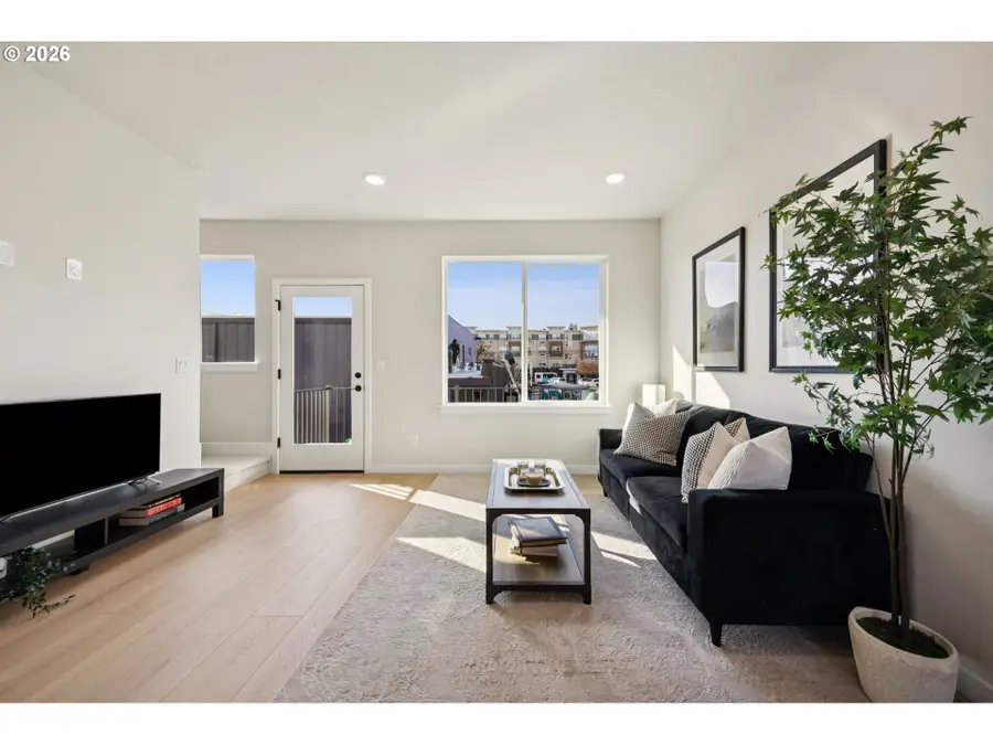 1724 SE Sherrett St, Portland, OR 97202 - #3