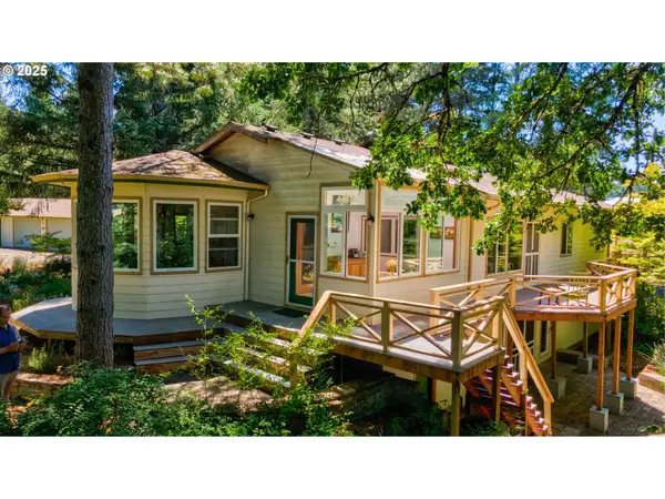1628 SW Clay St, Dallas, OR 97338