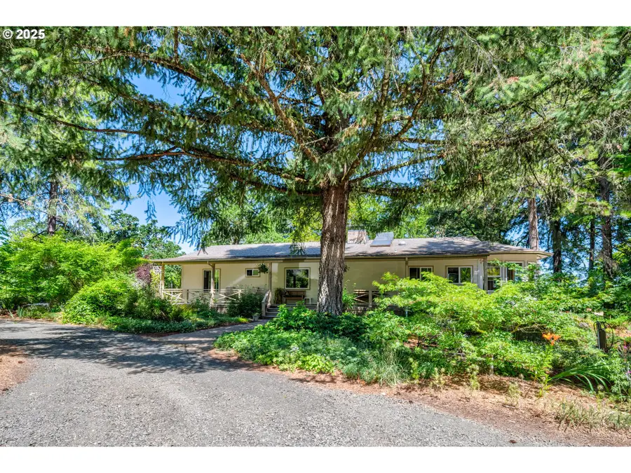 1628 SW Clay St, Dallas, OR 97338 - #2