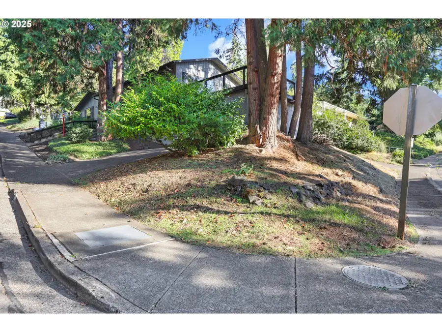 1210 E 38th Ave, Eugene, OR 97405 - Image #3