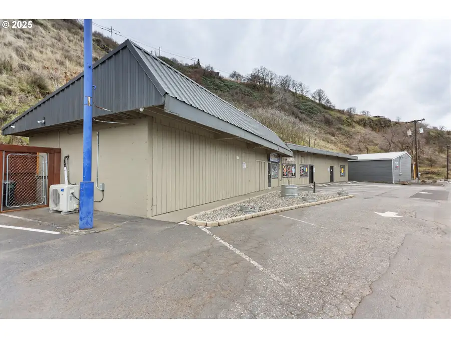 2718 E 2nd St, The Dalles, OR 97058 - Image #3