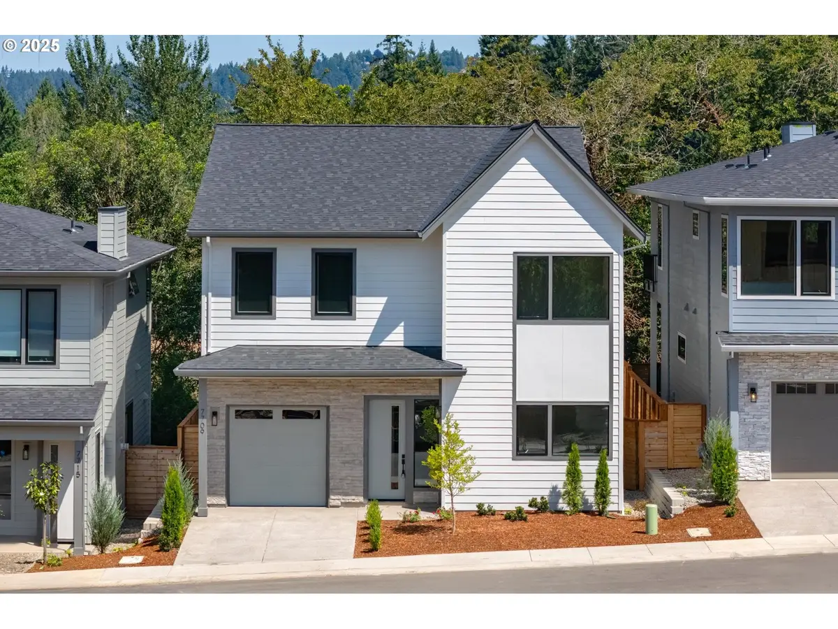 7737 SW 42nd Ave #17, Portland, OR 97219 - Image #1