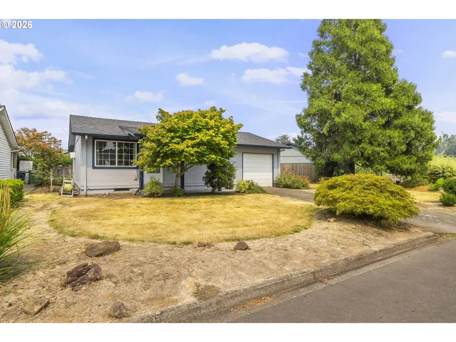 2101 Country Club Ct, Woodburn, OR 97071 - #2