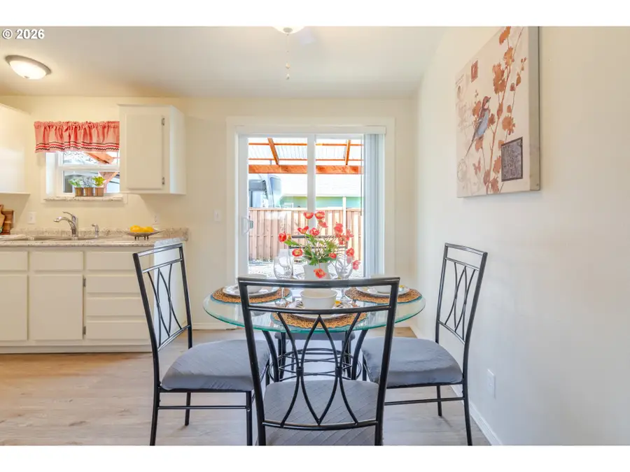 1340 40th Ave, Sweet Home, OR 97386 - #2