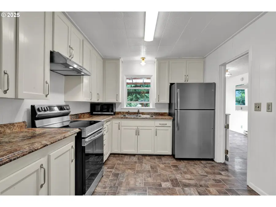 2240 5th St, Springfield, OR 97477 - Image #3