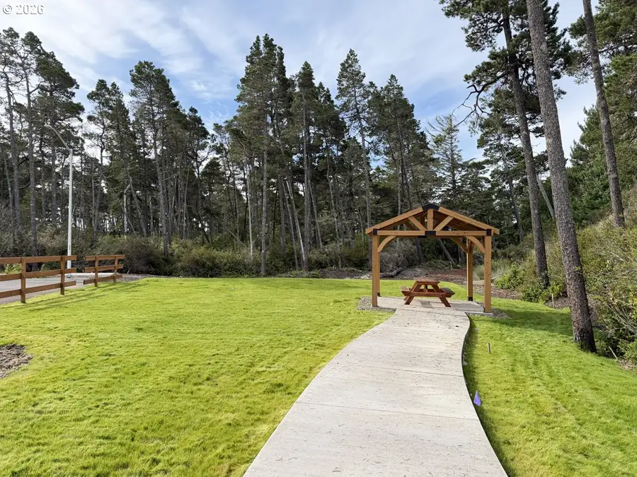 1467 37th St, Florence, OR 97439 - #3