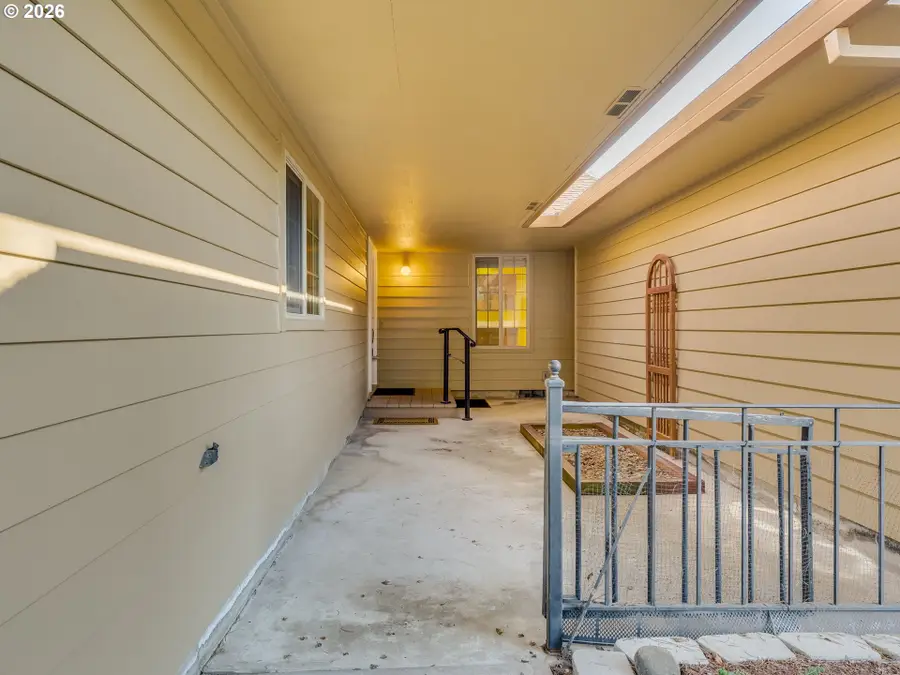 1116 NW Springwood Ln, McMinnville, OR 97128 - Image #2