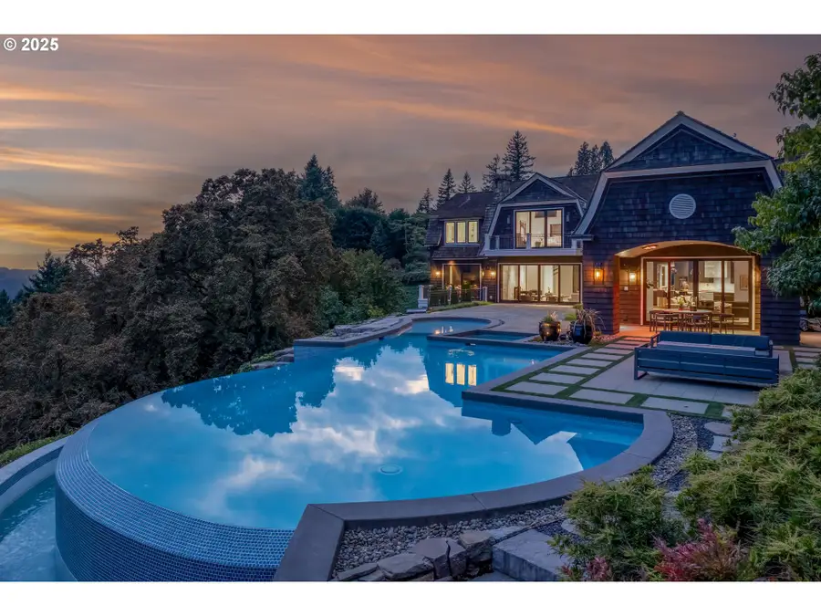 2088 Crest Dr, Lake Oswego, OR 97034 - Image #2