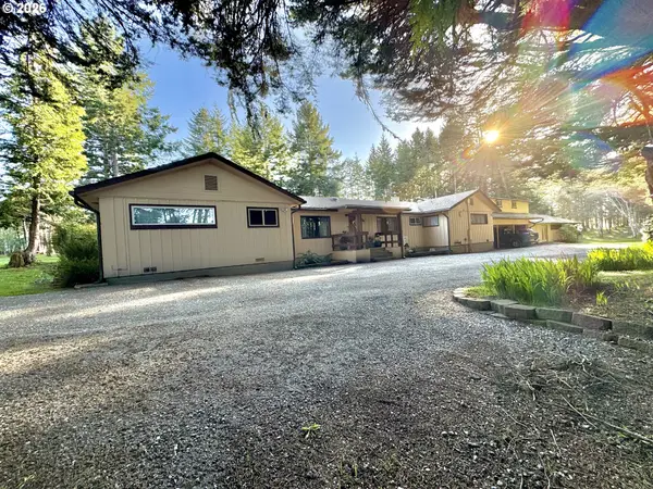 86764 Sydnam Ln, Bandon, OR 97411