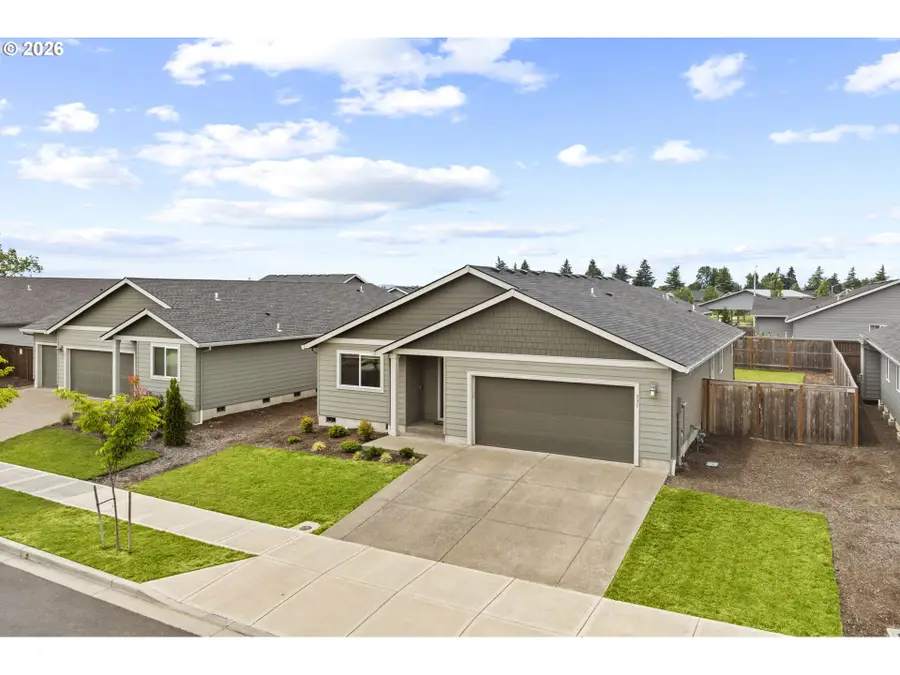 331 Cornwell St, Woodburn, OR 97071 - #2
