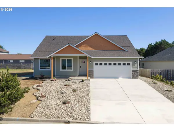 776 Spyglass Dr, Bandon, OR 97411