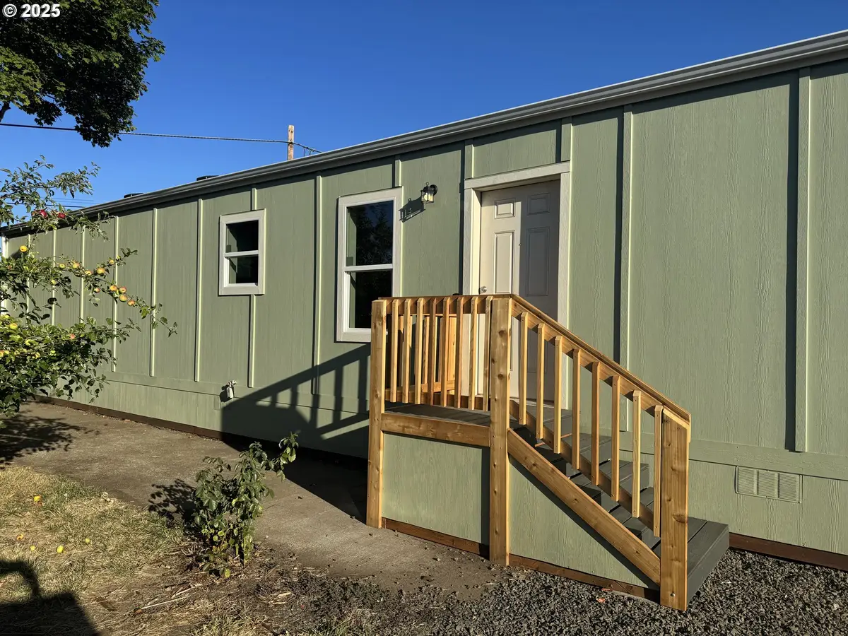 1085 W 1st Ave #8, Junction City, OR 97448 - Image #1