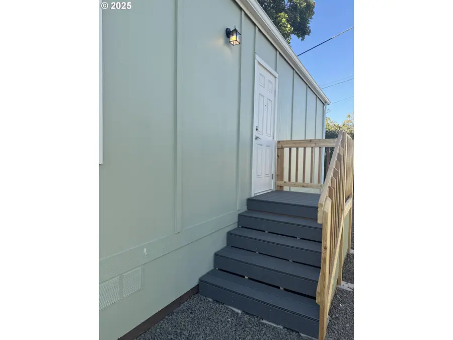 1085 W 1st Ave #8, Junction City, OR 97448 - Image #3