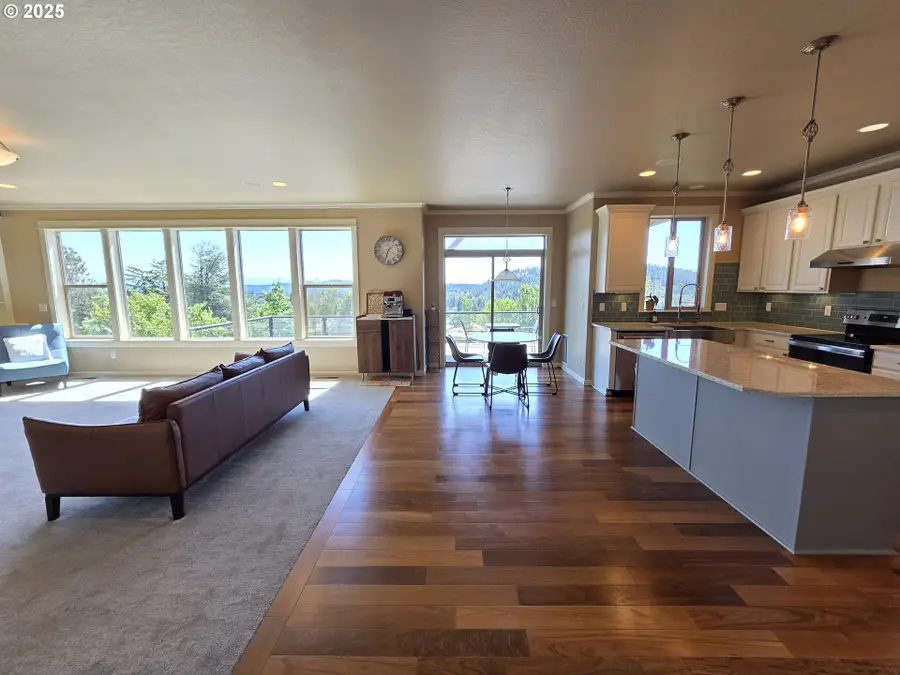 11556 SE Cascade View Dr, Happy Valley, OR 97086 - Image #2