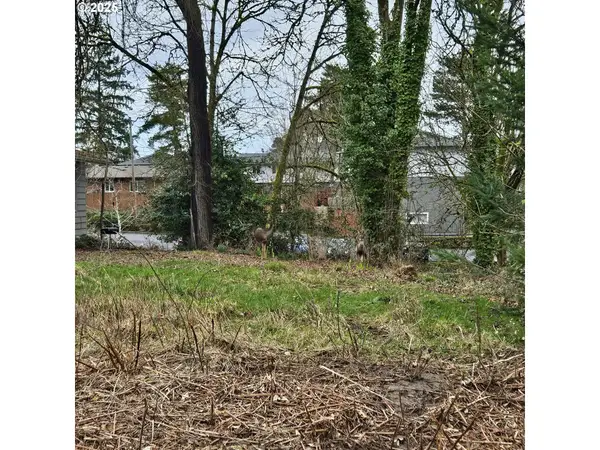 3rd St #3, Newberg, OR 97132