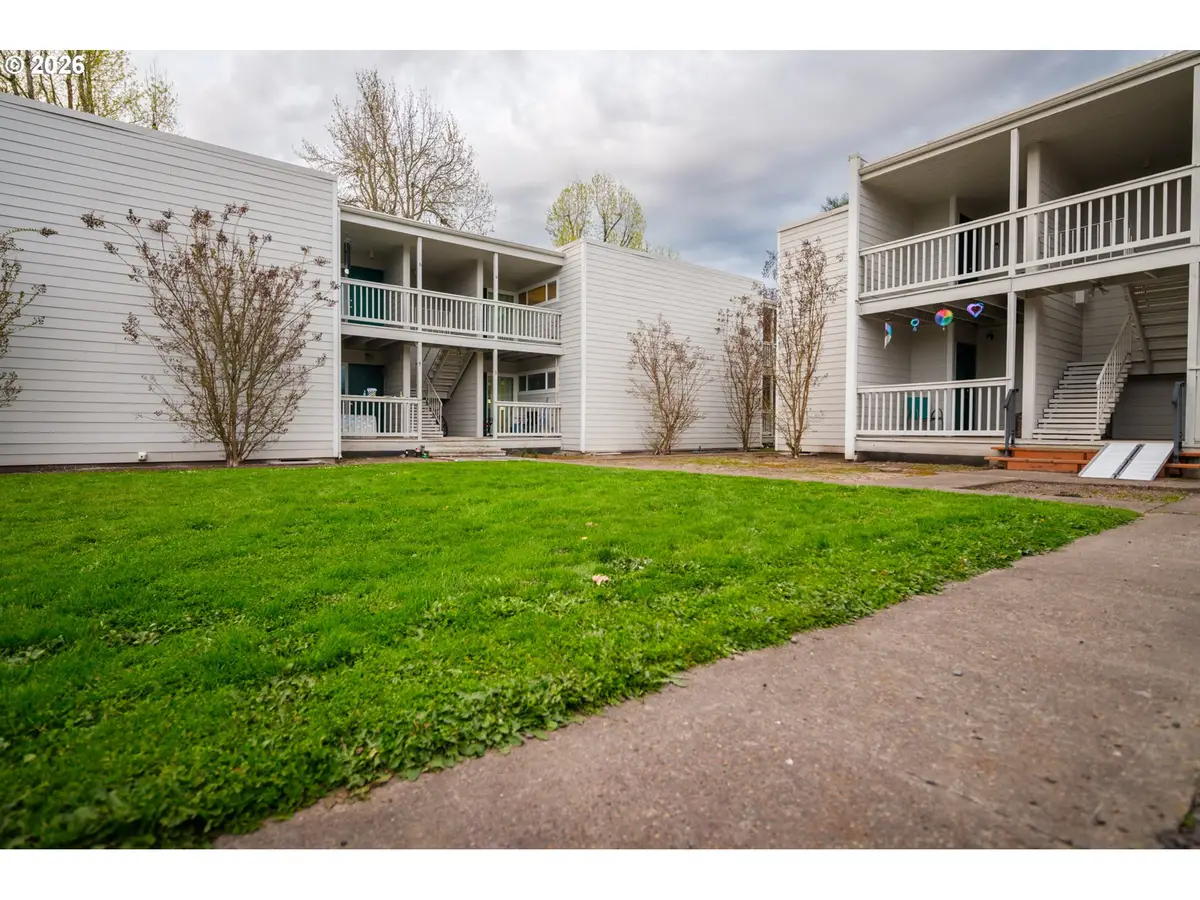160 Whitman St, Monmouth, OR 97361 - #1
