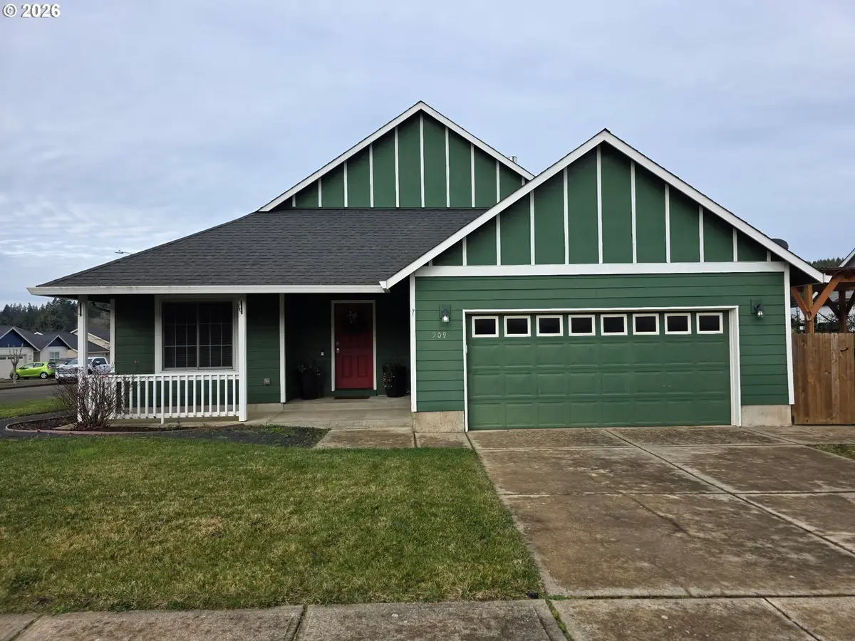 909 Travis Dr, Silverton, OR 97381 - Image #1