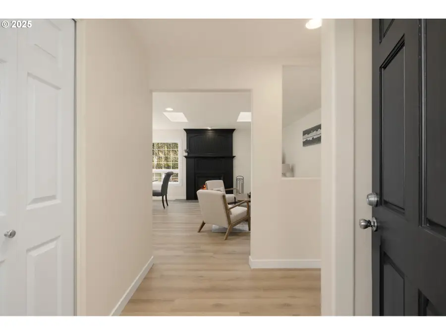 11340 NW Pumpkin Ct, Beaverton Hillsboro, OR 97229 - Image #3