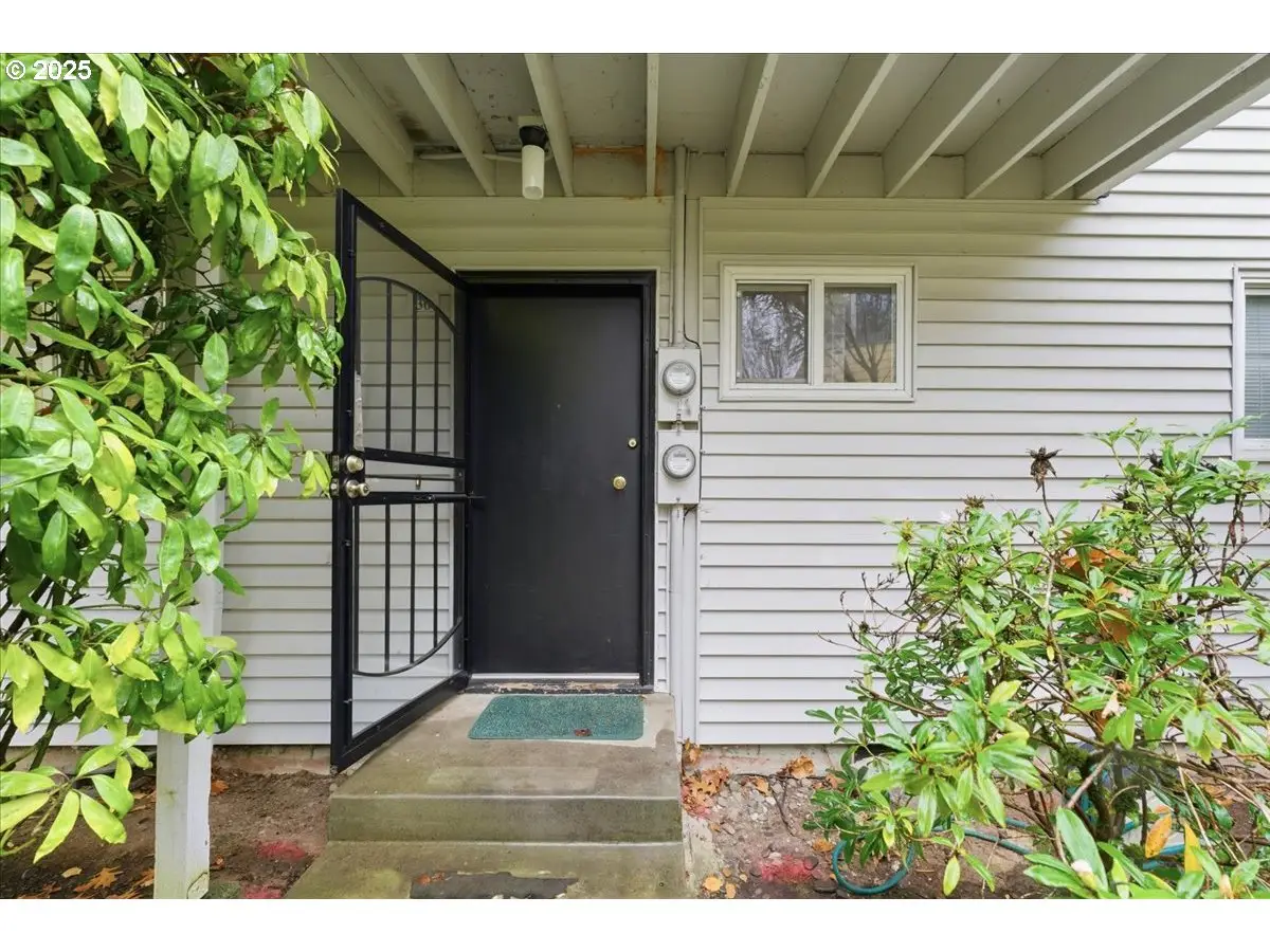 6835 SW Capitol Hill Rd #30, Portland, OR 97219 - Image #1