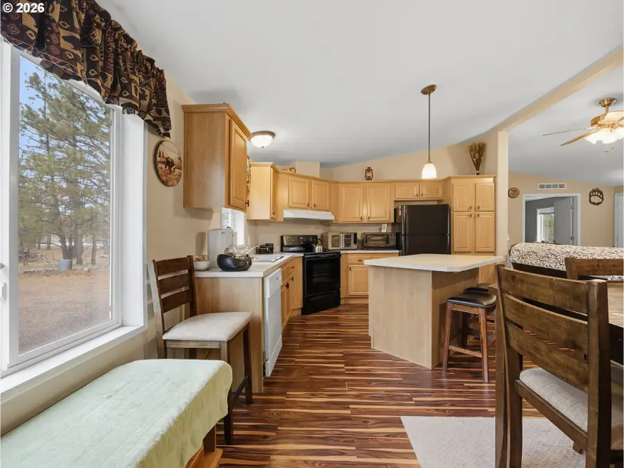 271 S Fairway Rd #B, Pine Hollow, OR 97063 - Image #2