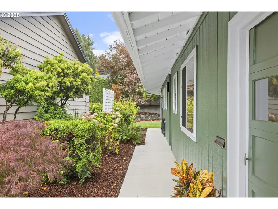 11960 SW King George Dr, King City, OR 97224 - #2