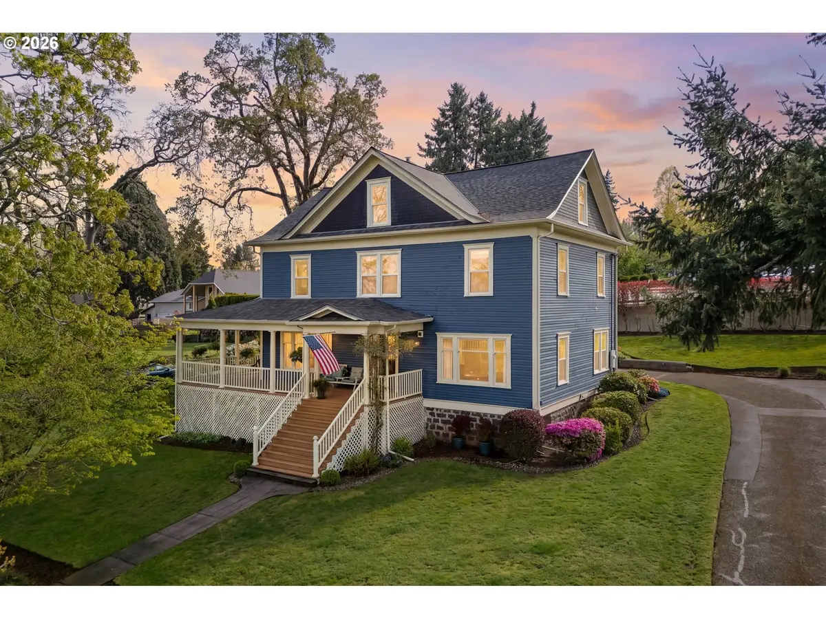 336 Hill St, Silverton, OR 97381 - #1