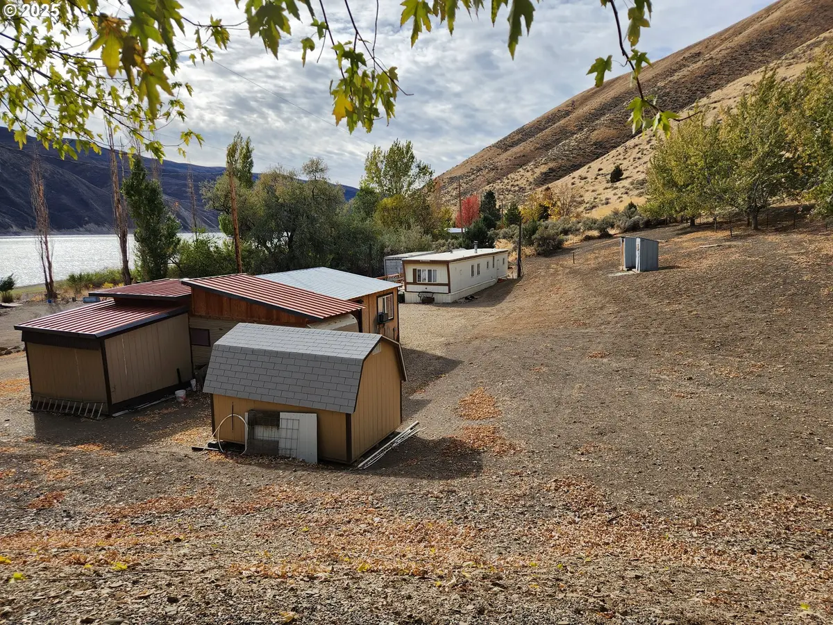 34559 Snake River Rd, Huntington, OR 97907 - #1