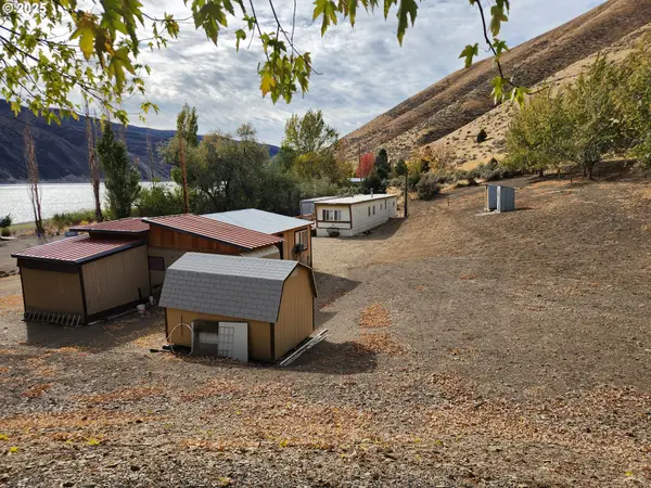 34559 Snake River Rd, Huntington, OR 97907