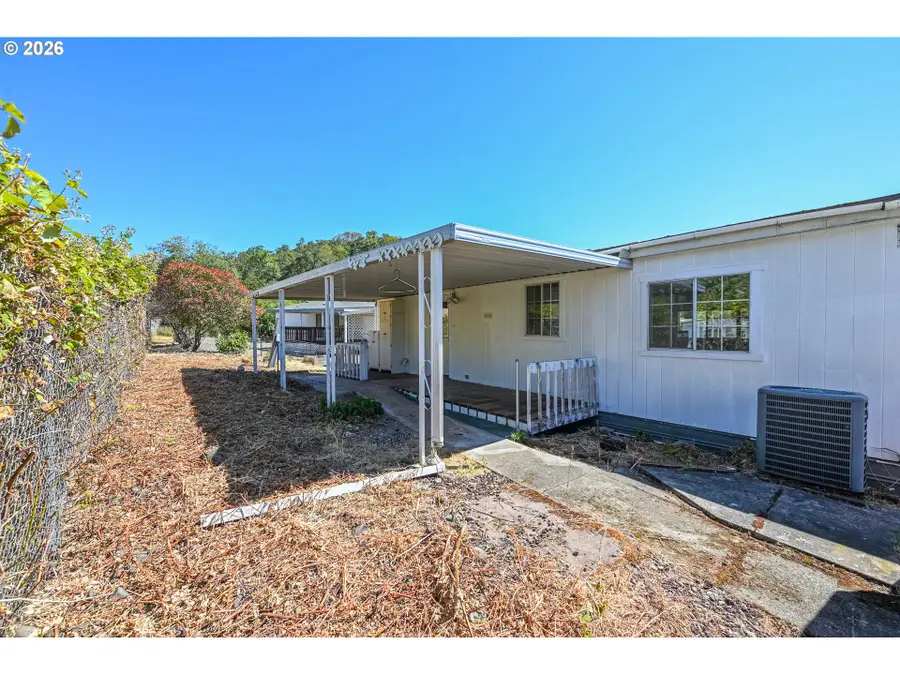 520 Shadow Ranch, Roseburg, OR 97470 - #3