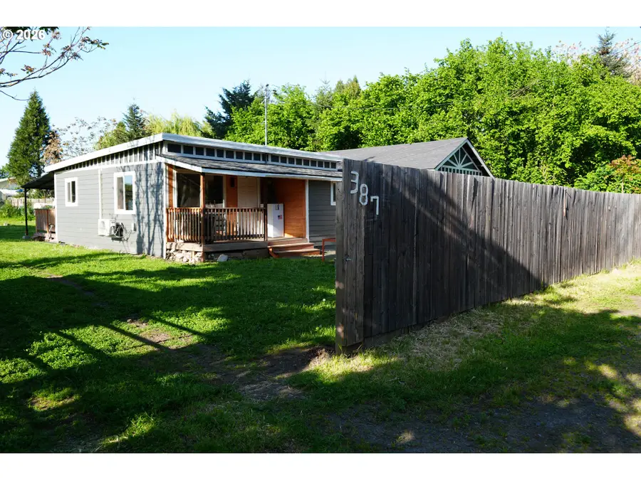 387 4th St, Dillard, OR 97432 - #2