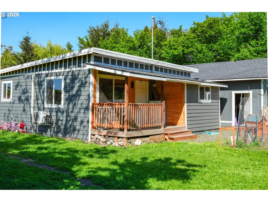387 4th St, Dillard, OR 97432 - #3
