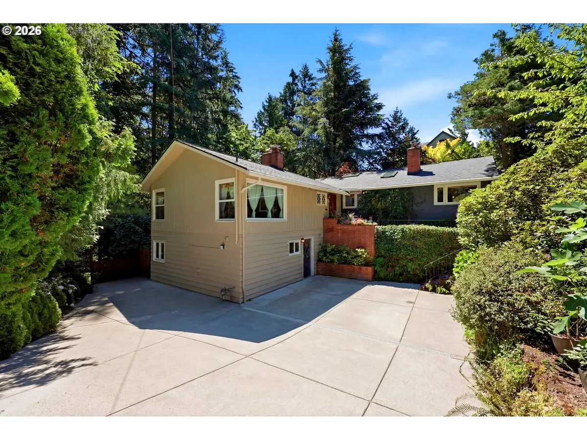 2210 SW Broadway Dr, Portland, OR 97201 - #1