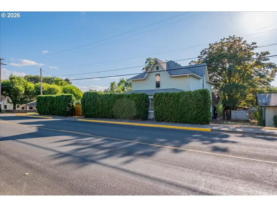 817 N Main St, Brownsville, OR 97327 - #2