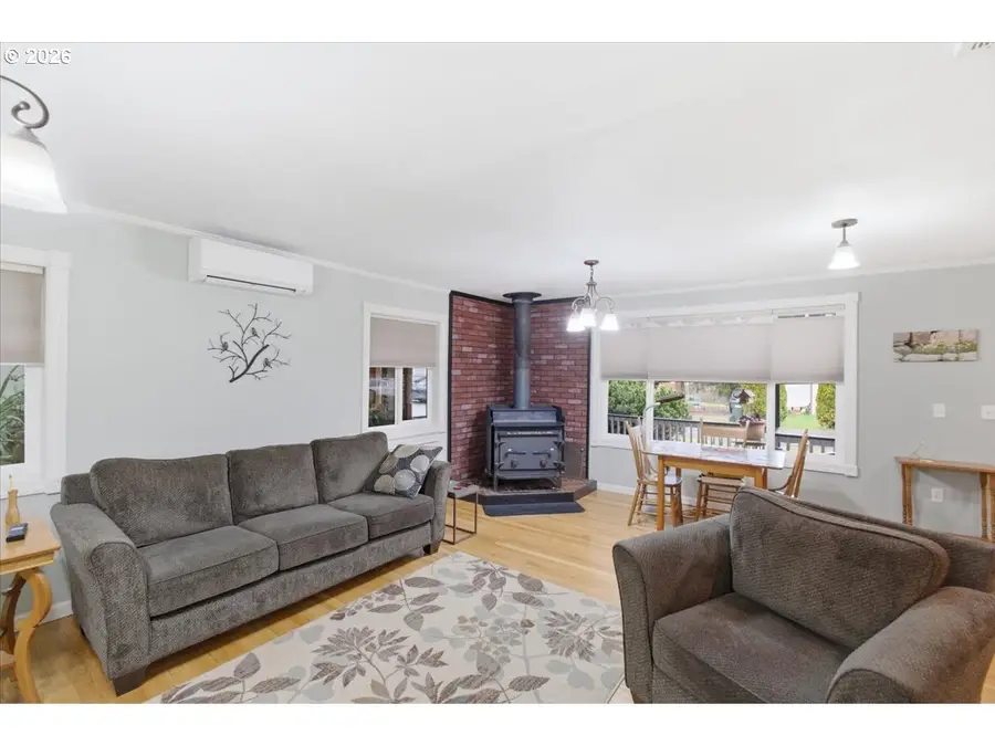 1115 Juniper St, Sweet Home, OR 97386 - #2