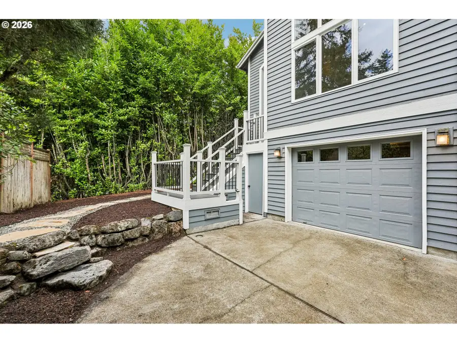 9567 SW Spring Crest Dr, Portland, OR 97225 - #3